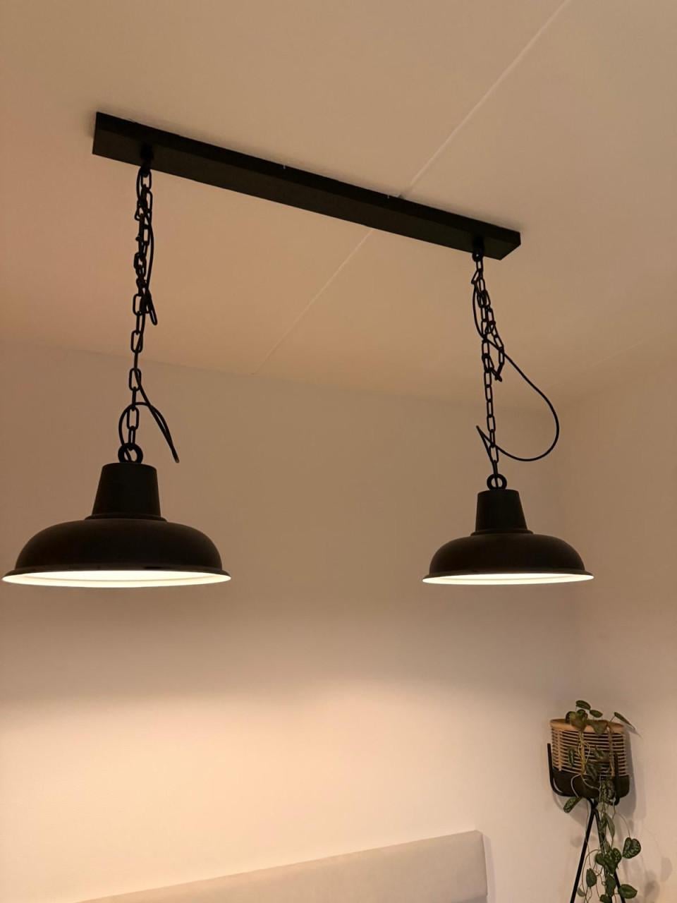 Zwarte hanglamp / industriële design lamp