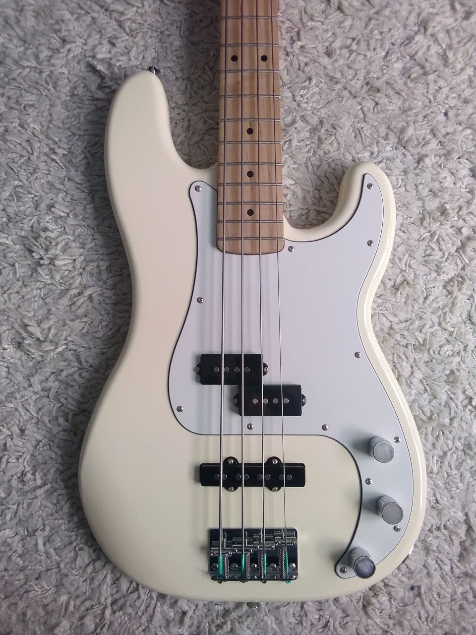 Squier Affinity PJ Bass Olympic White met upgrades 2024