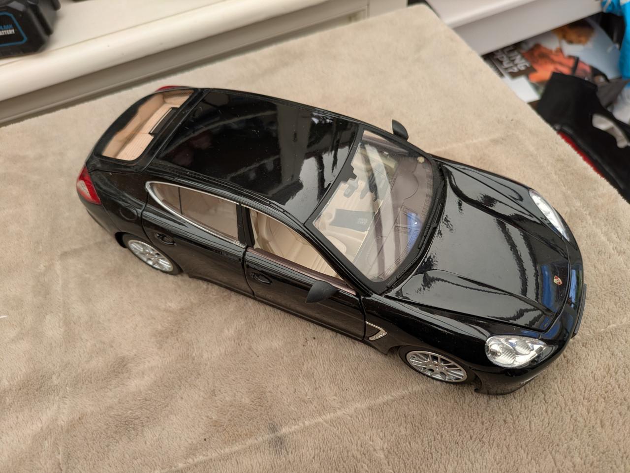 Porsche Panamere 4S 1:18