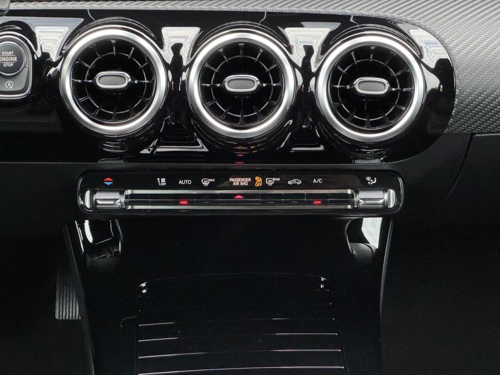 Mercedes-Benz Cla shooting brake 180 automaat, nl-auto!