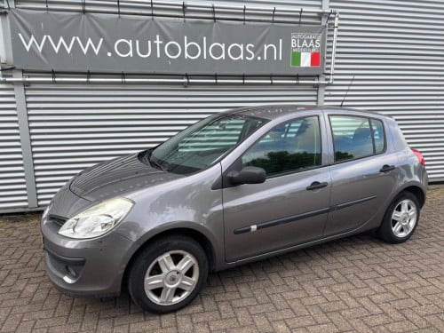 Renault Clio 1.2-16v special line