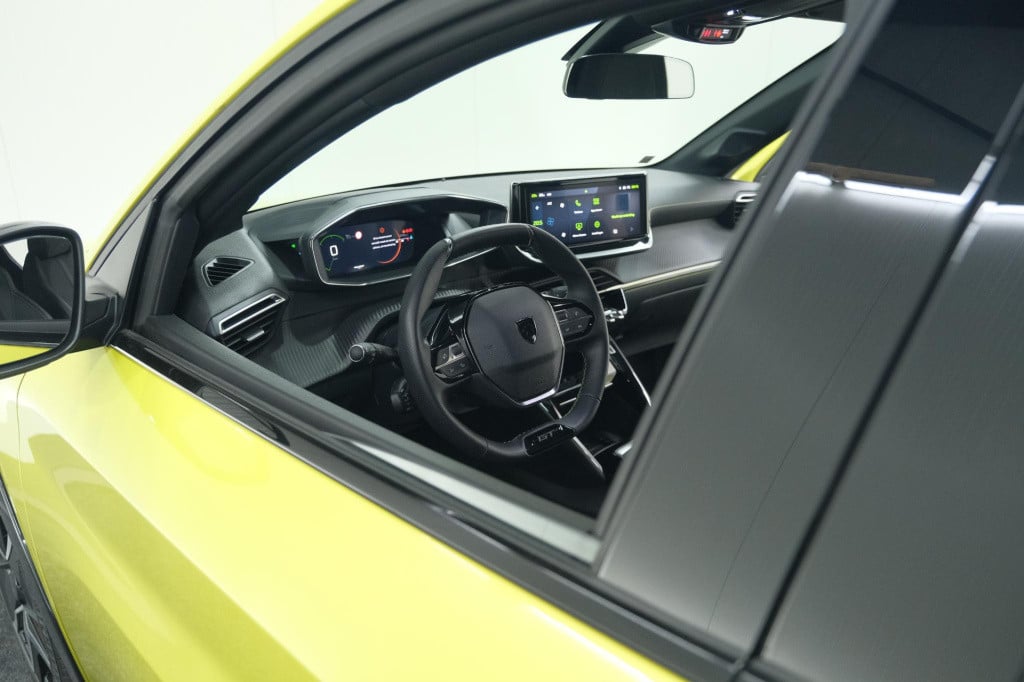 Peugeot 208 puretech 100 gt | camera | apple carplay | parkeersensoren