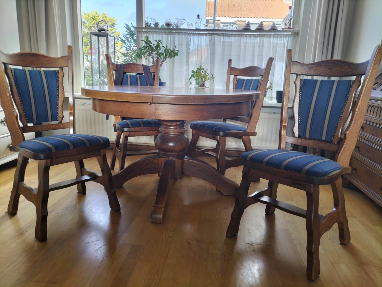 Ronde Eiken Eettafel met 4 stoelen