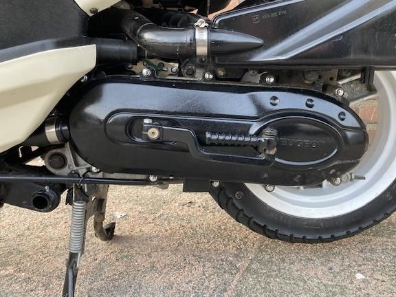 MOOIE PEUGEOT NEW VIVA CITY SNOR SCOOTER MET WINDSCHERM+TOPKOFFER