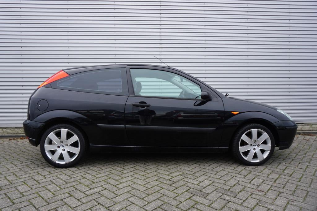 Ford Focus 1.6-16v futura climate / elektr. ramen / trekhaak / lm velgen /