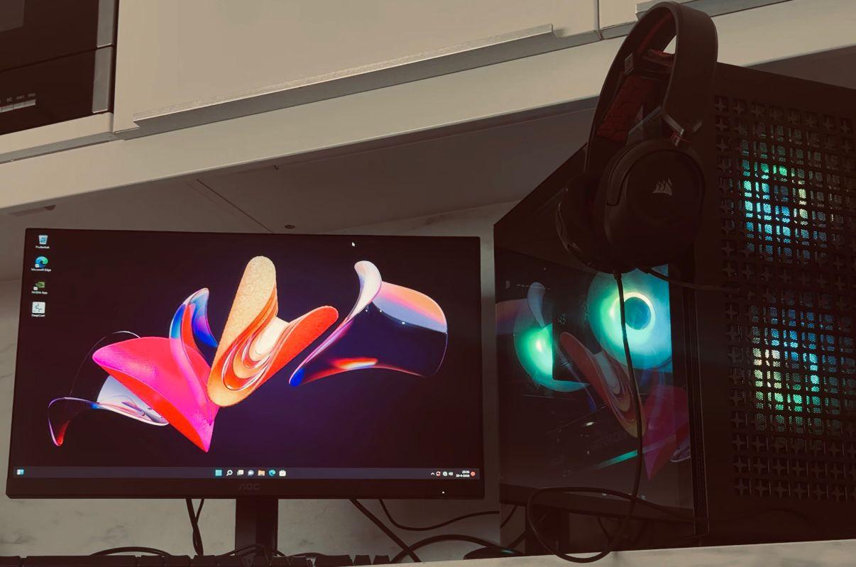 Game PC Set up met monitor -  Asus RTX 4060 & Ryzen 5 power, 32GB RAM - 1TB