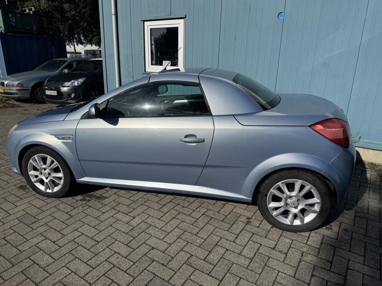 Leuke Opel Tigra 2005 met slechts 124.000 KM