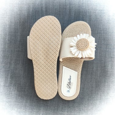 Vrolijke vrouwelijke slippers - merk Diaterr - mt. 41