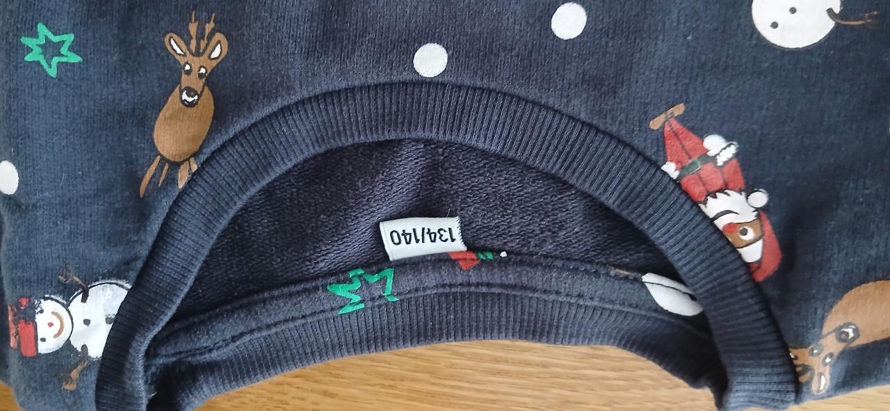 Kersttrui 2x 122-128 en 134-140