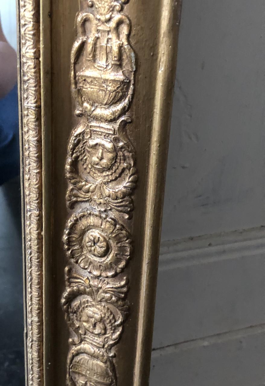 Zeer mooie oude brocante spiegel in vergulde bewerkte lijst