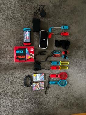 Nintendo Switch OLED met 2 games en veel accessoires