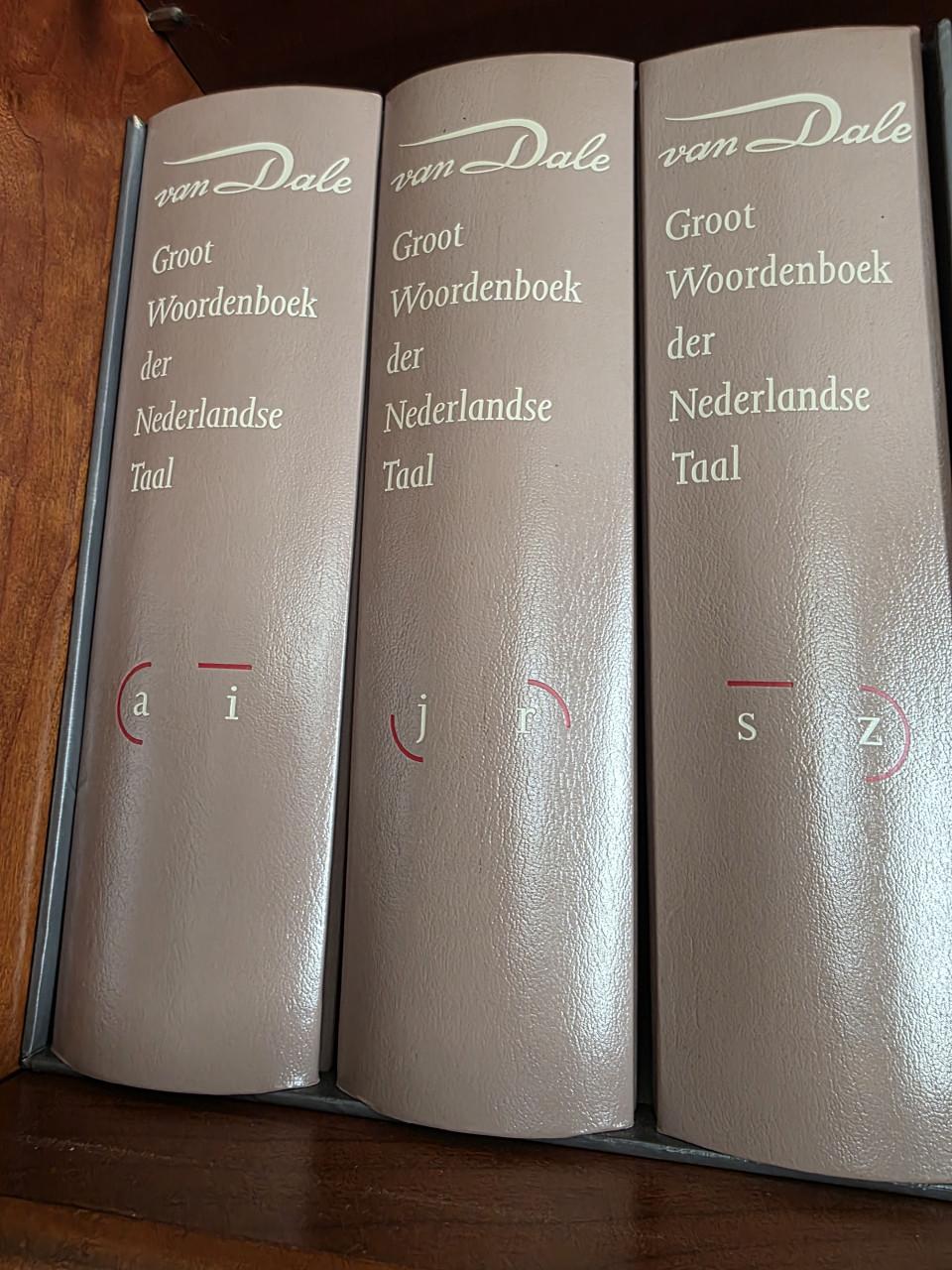 Van Dale Groot Woordenboek