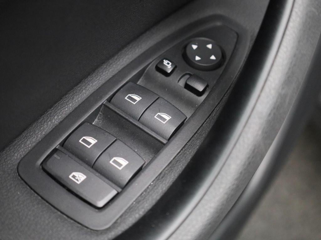 BMW X1 sdrive18i high executive | apple carplay / android auto | stoel- stu