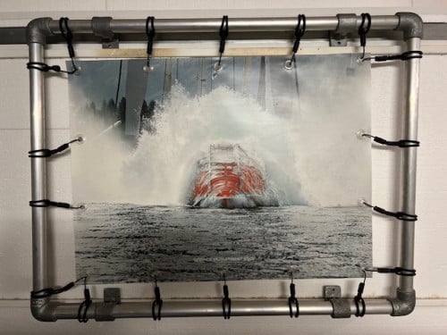 Foto in aluminium frame van vrije val-reddingsboot voor buiten