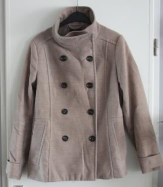 Beige jas met knopen maat 42