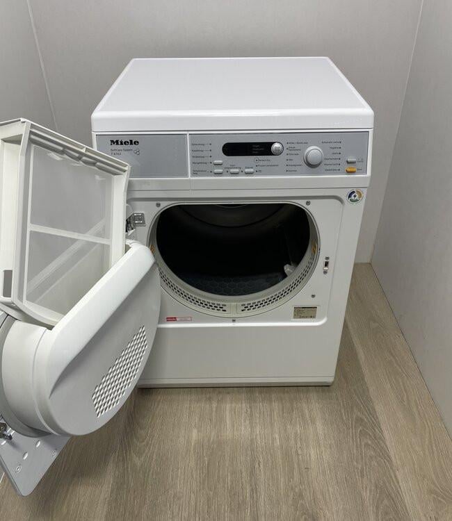 Miele Afvoer Droger T8743 7 kg schoon en netjes