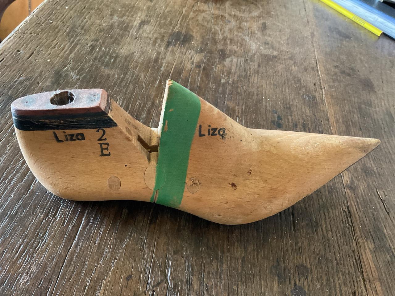 Antieke houten schoenmal