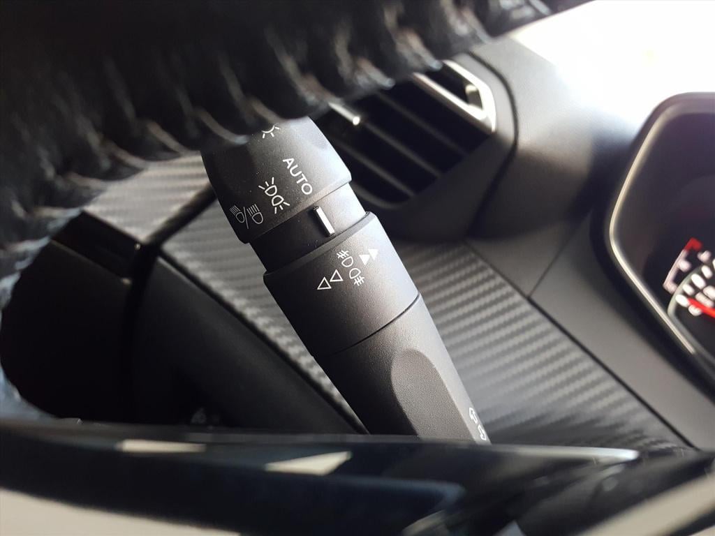 Peugeot 2008 1.2 pt 100pk allure trekhaak afneembaar | navigatie | apple ca