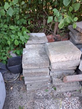 Gratis afhalen: 30 stoeptegels