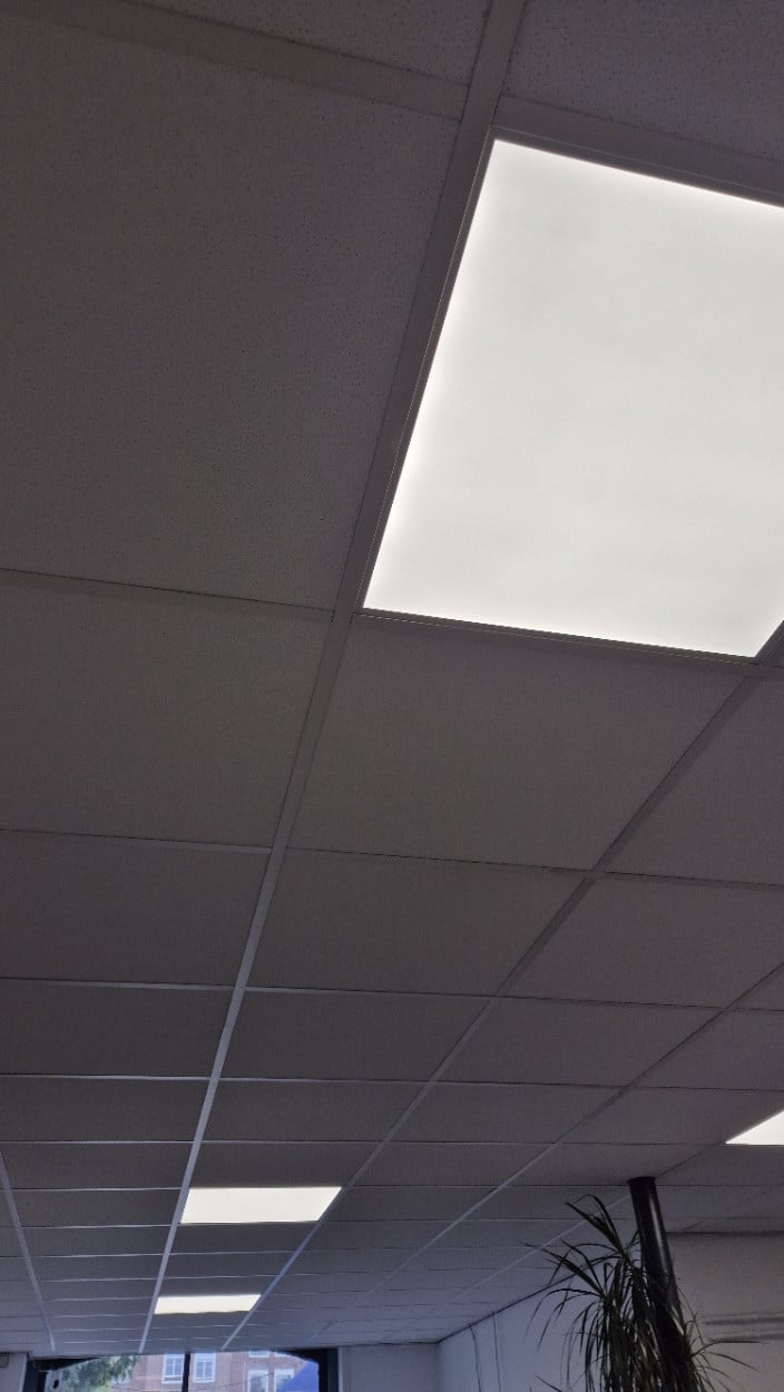 Systeemplafond ong. 10 x 5 m2 incl. LED verlichting