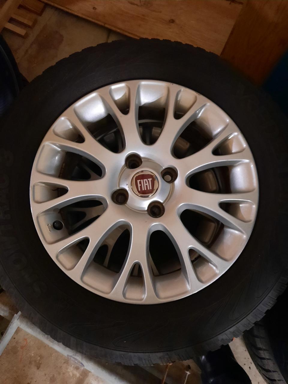 2 stuks aanhangwagen velgen met goede band. 4x100 aanhanger Fiat Opel