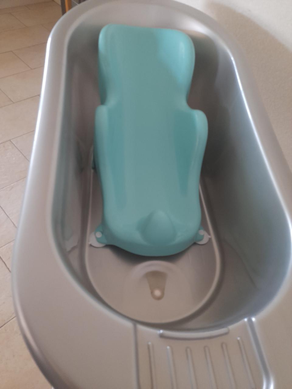 Bad +standaard + inzet + tummietub  (in goede nette staat )