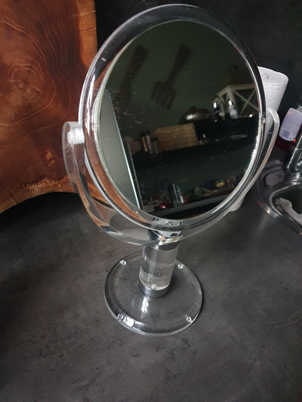 Leuke grote tafel makeup spiegel van acryl glas in mooie staat aangeboden