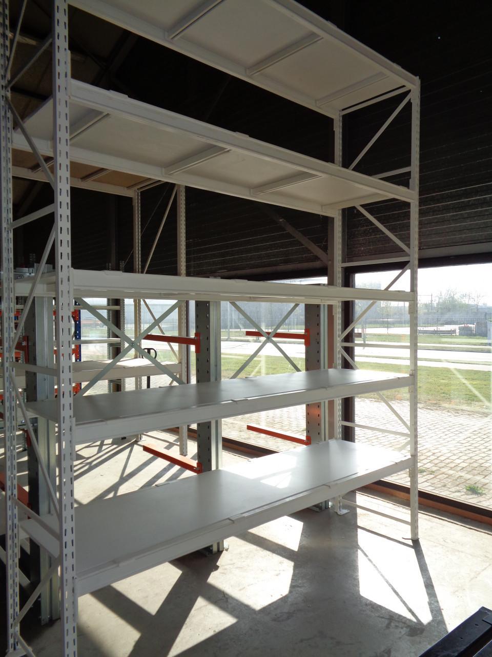 Gebruikte magazijnstelling grootvakstelling met diepteliggers en vlonders .