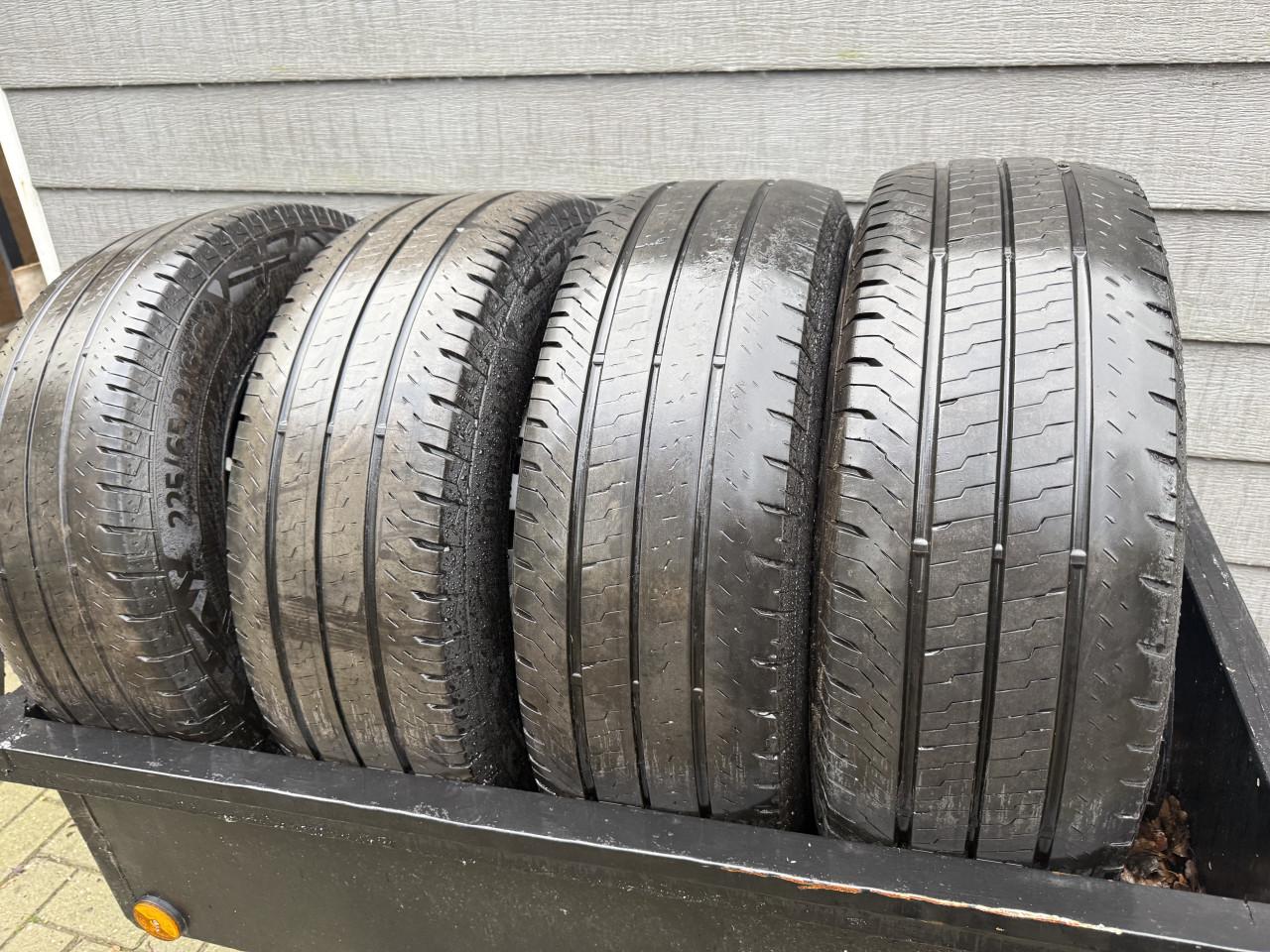 Velgen met banden Renault master 225 65 16