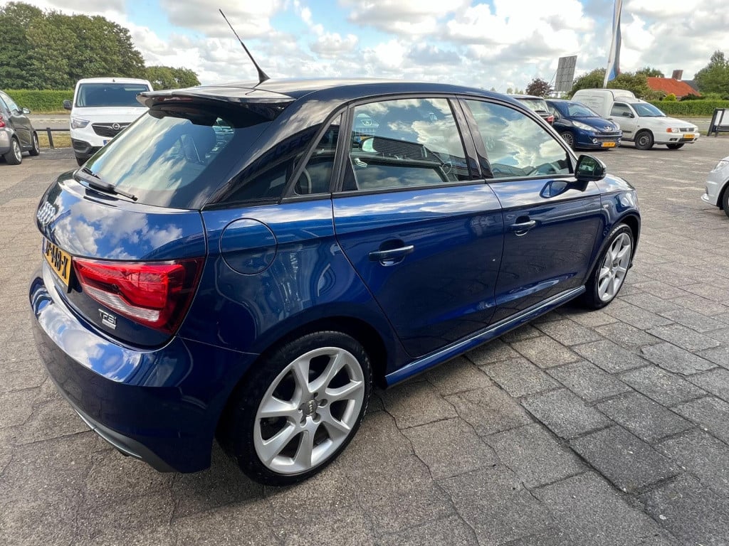 Audi A1 Sportback 1.0 tfsi adrenalin, s-line, navi enz...