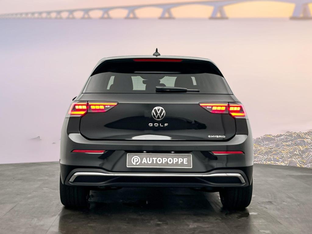 Volkswagen Golf style plug in hybride 204 pk