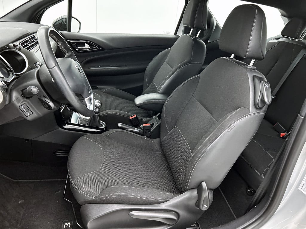 Ds Ds 3 puretech 82pk so chic | achteruitrijcamera | navigatie |
