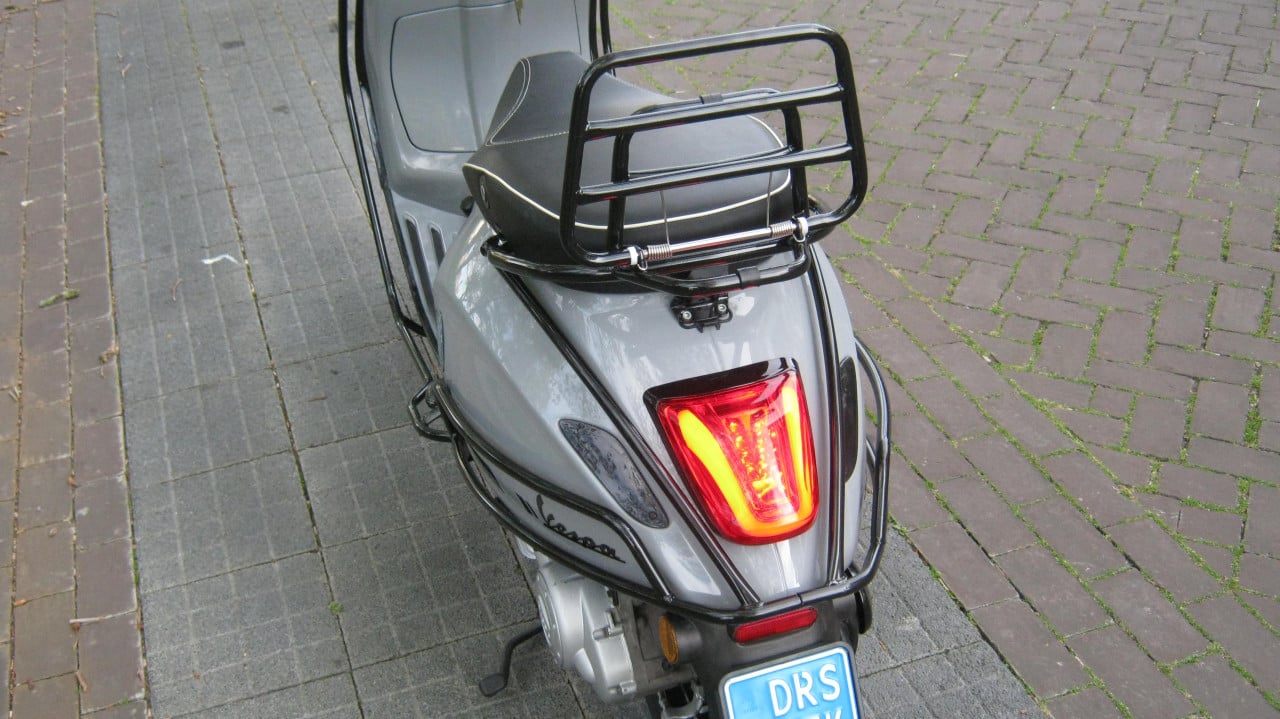 TE KOOP  VESPA SPRINT NARDO IGET UIT 2019 VOOR 2250 EURO