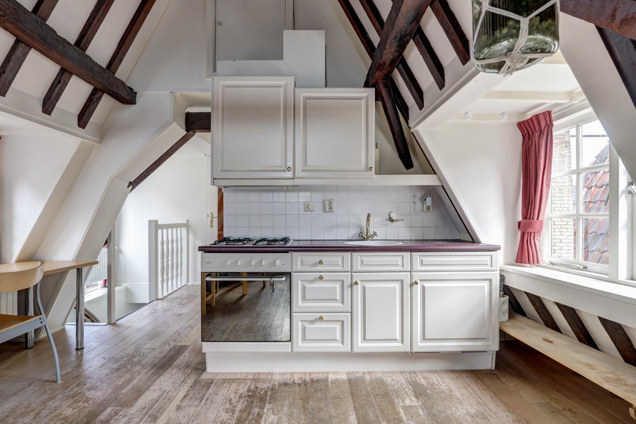 Te koop: monumentaal zolderappartement in centrum Middelburg