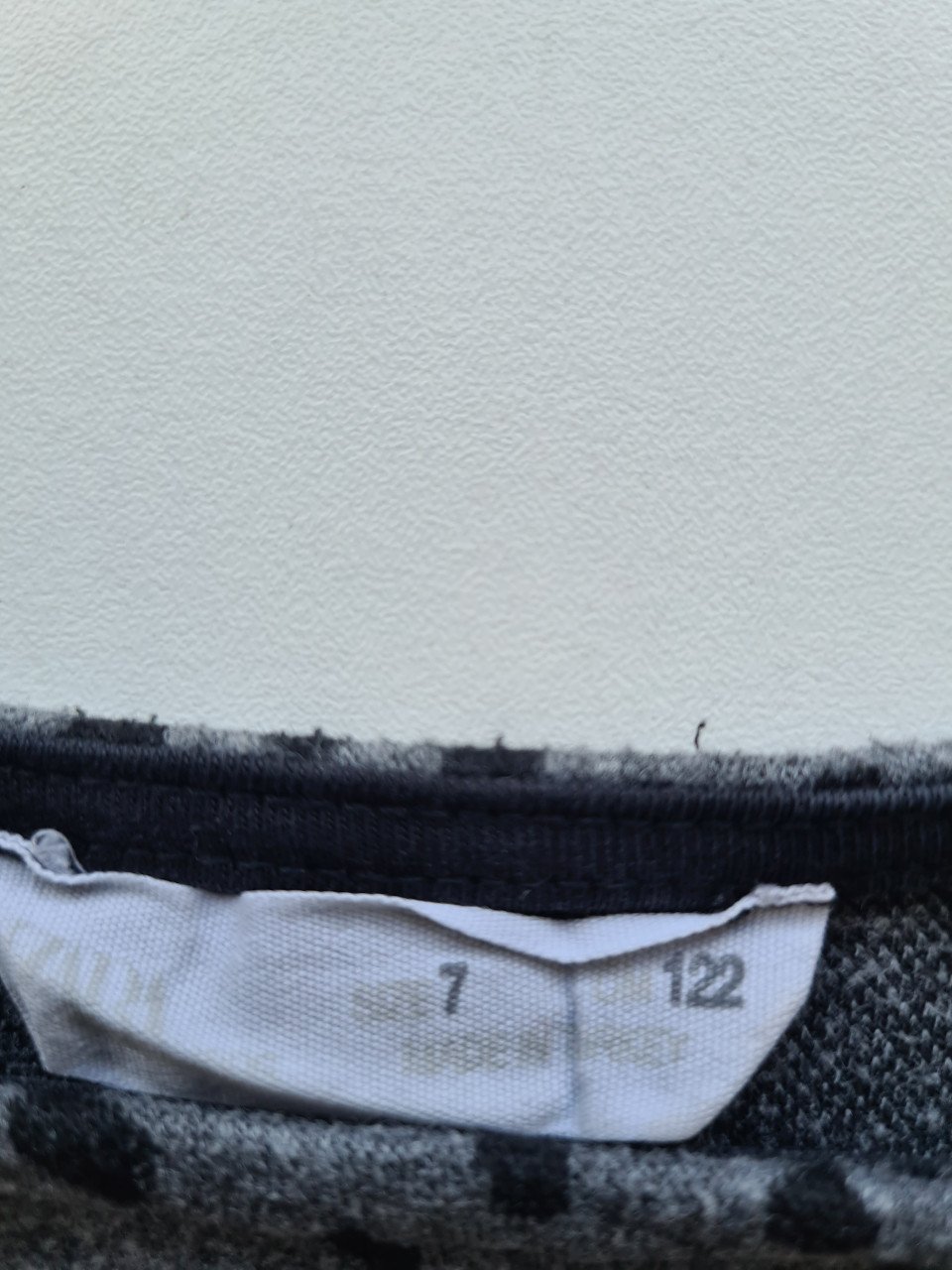 Grijs -zwarte bolletjes jurk van Zara Maat 122
