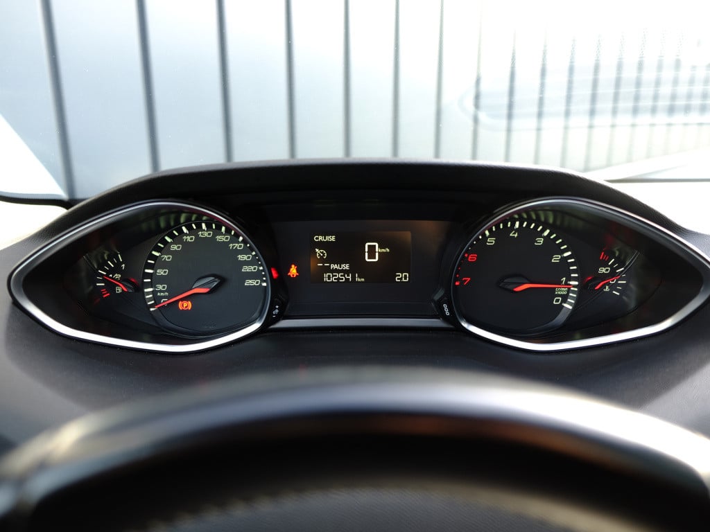 Peugeot 308 1.2 puretech 110pk blue lease | cruise control | airco | naviga