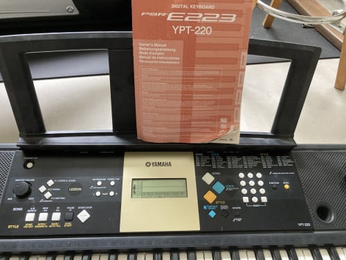 Keyboard yamaha PSR E322 YPT 220