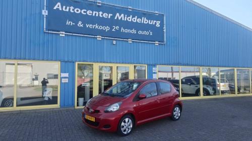 Toyota AYGO 1.0 12v Aspiration Red 5deurs bj:2010 airco leer apk 2027