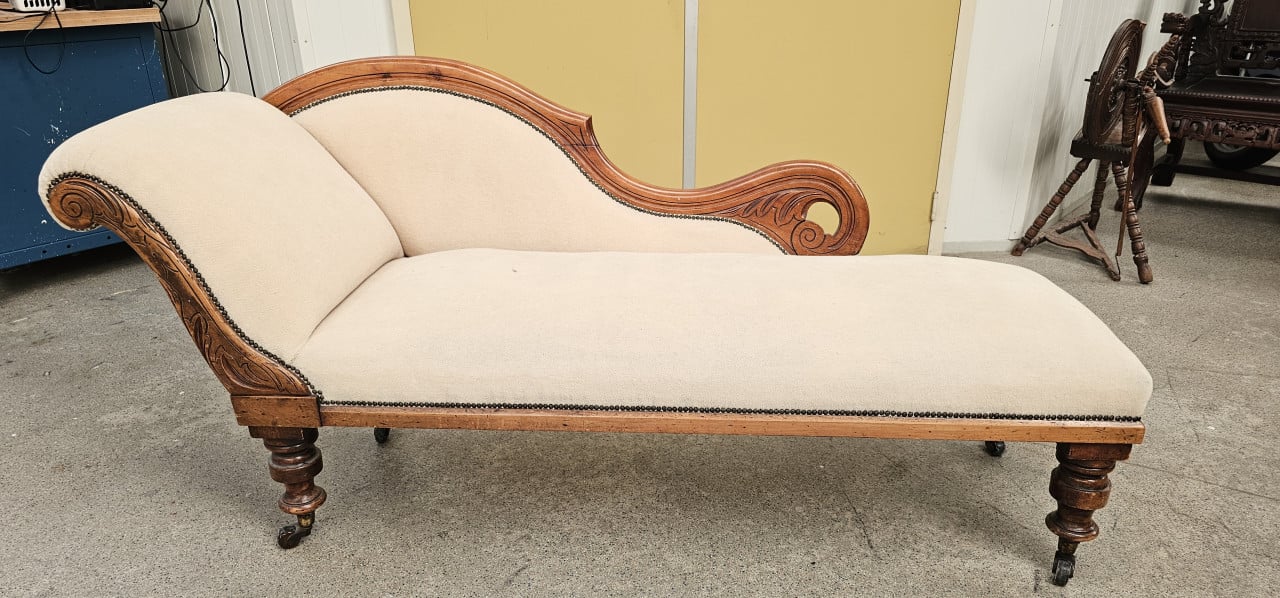 Sofa, zitbank, stoelen e.d. aangeboden