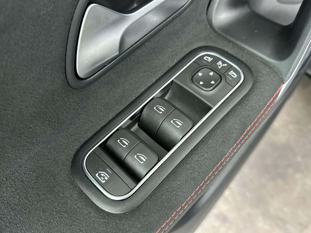 Mercedes-Benz A-Klasse 250 e amg line | automaat | lage km stand! | apple c