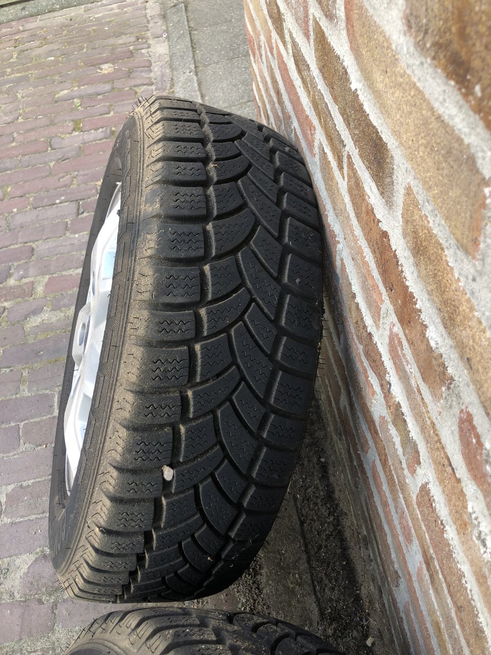Uitstekende set Ford Aluminium velgen met winterbanden
