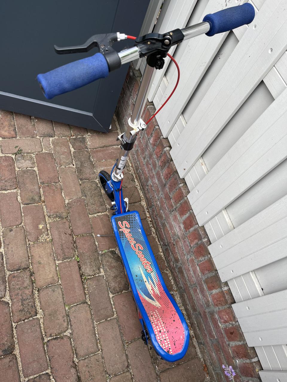 Space scooter blauw