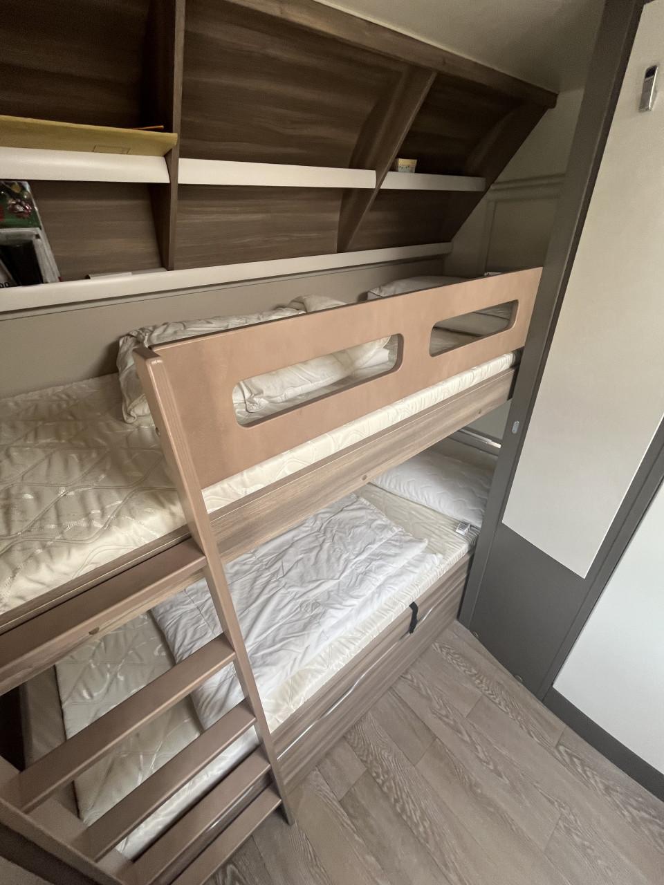 Hobby 490 KMF Excellent Edition 2022 – Zeer compleet – 5 slaapplaatsen