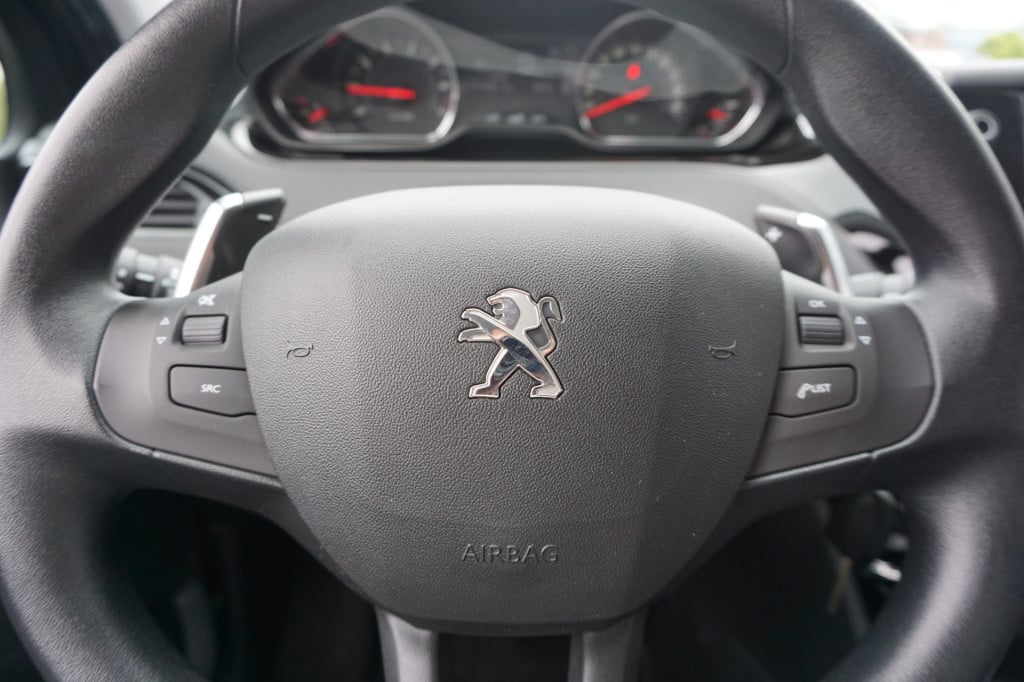 Peugeot 208 1.2 e-vti envy automaat - airco / cruise / navi / parkeers. / n