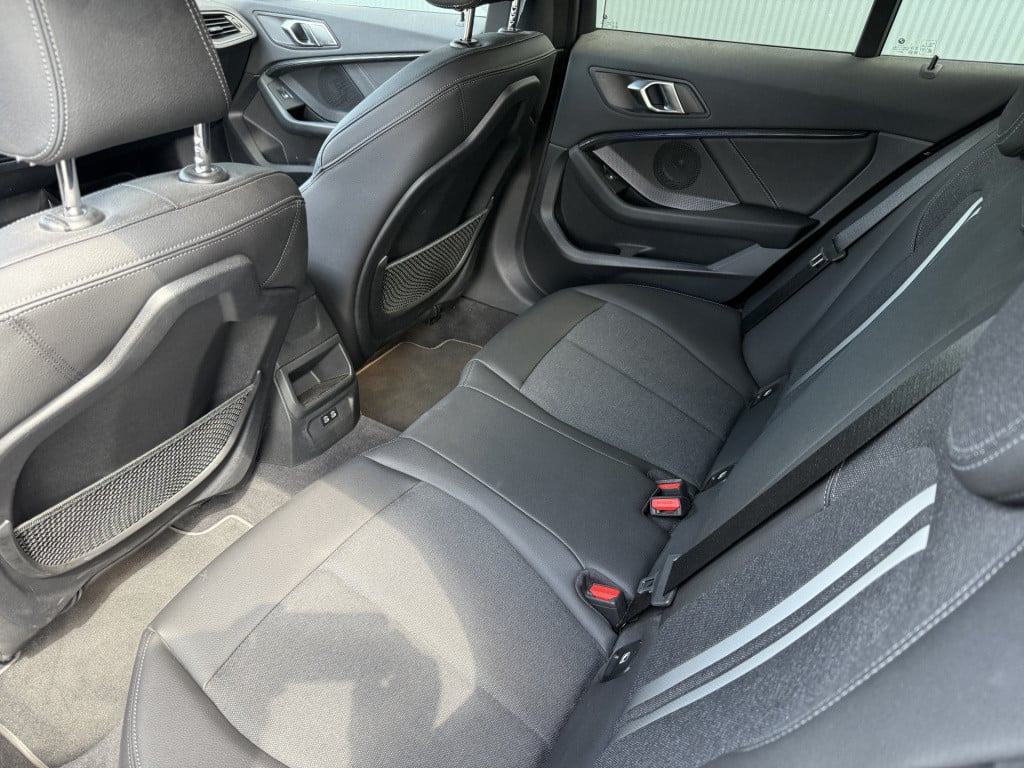 BMW 1 Serie 118i 140pk automaat high executive sportline 5-drs
