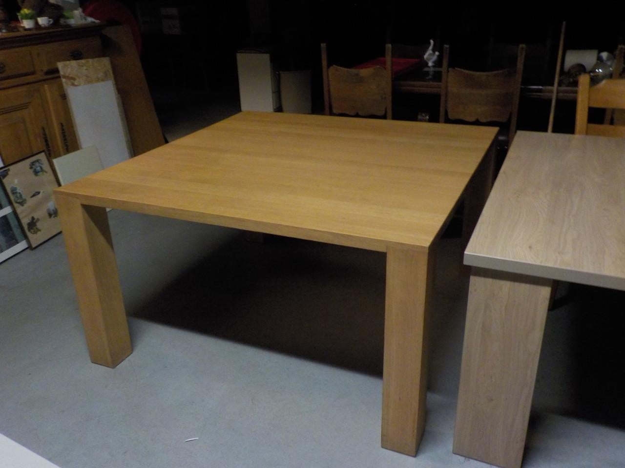 Massief eiken tafel 140 x 140 cm in zeer goede staat