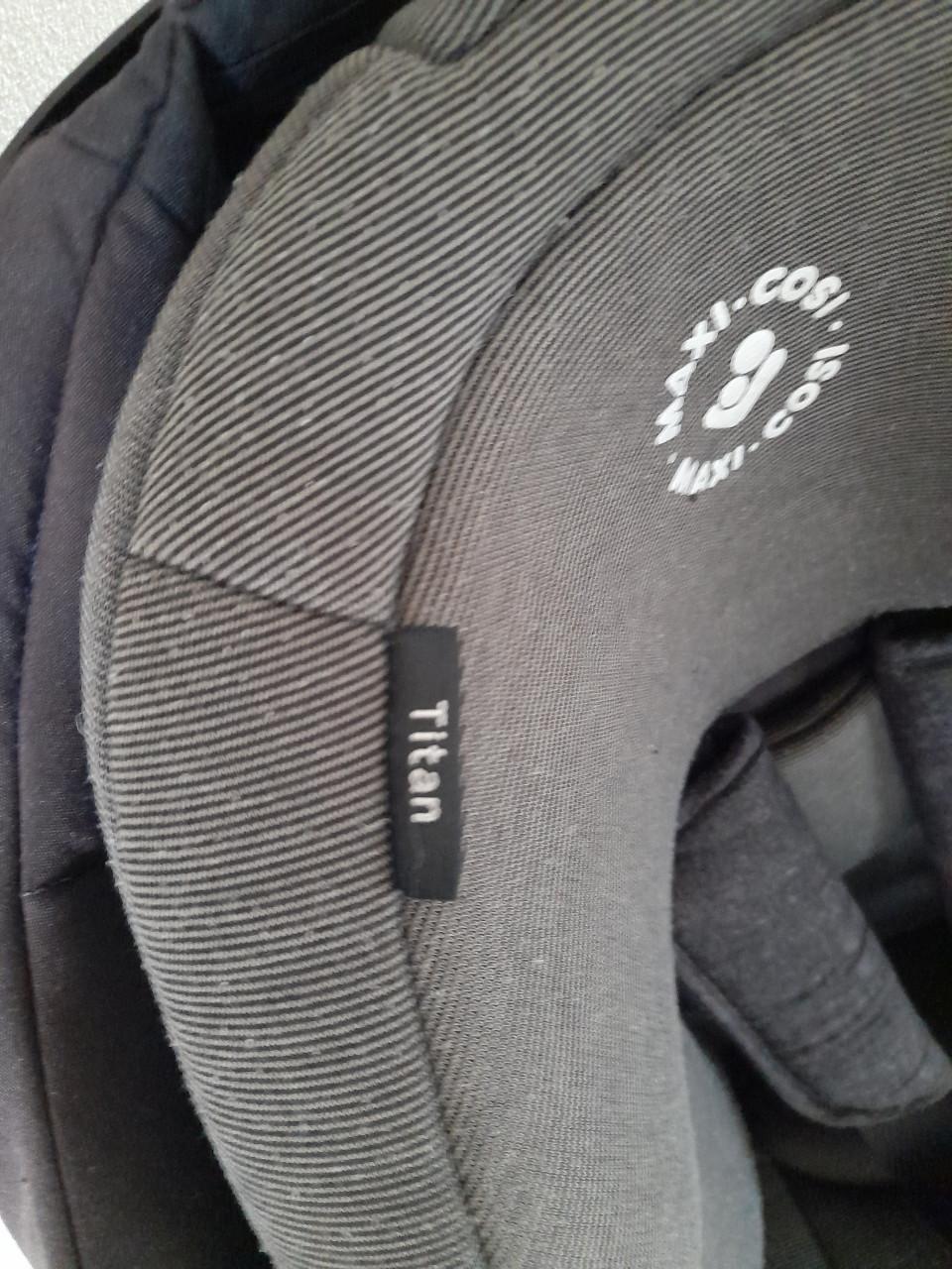 De Maxi-Cosi Titan  9 /36 kg met isofix (in goede nette staat )