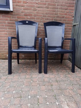 2 tuinstoelen
