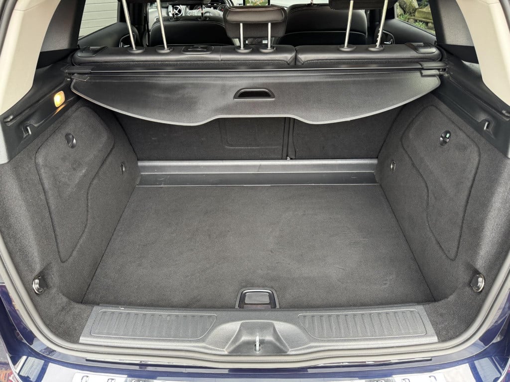 Mercedes-Benz B-Klasse 200 ambition automaat, nl-auto trekhaak uitklapbaar!