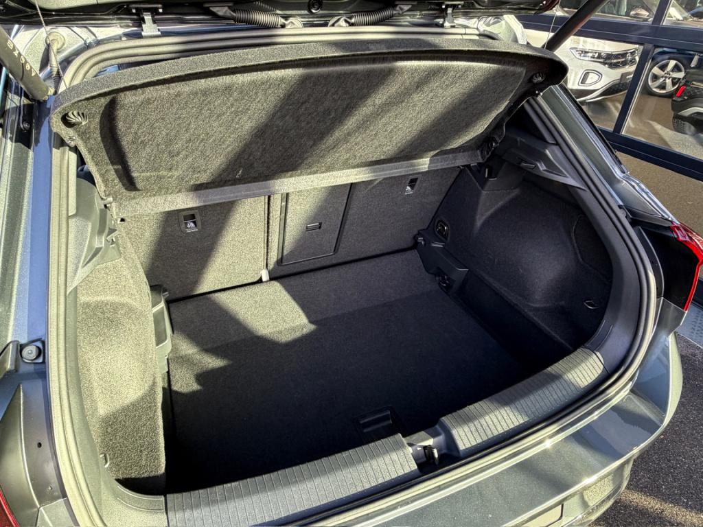 Volkswagen T-roc 1.5 tsi r-line | black style | panoramadak | 19 inch | cam